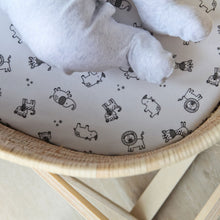 little acorn | 2 in 1 Moses Basket Fitted Sheet / Changing Mat Cover - African Animals